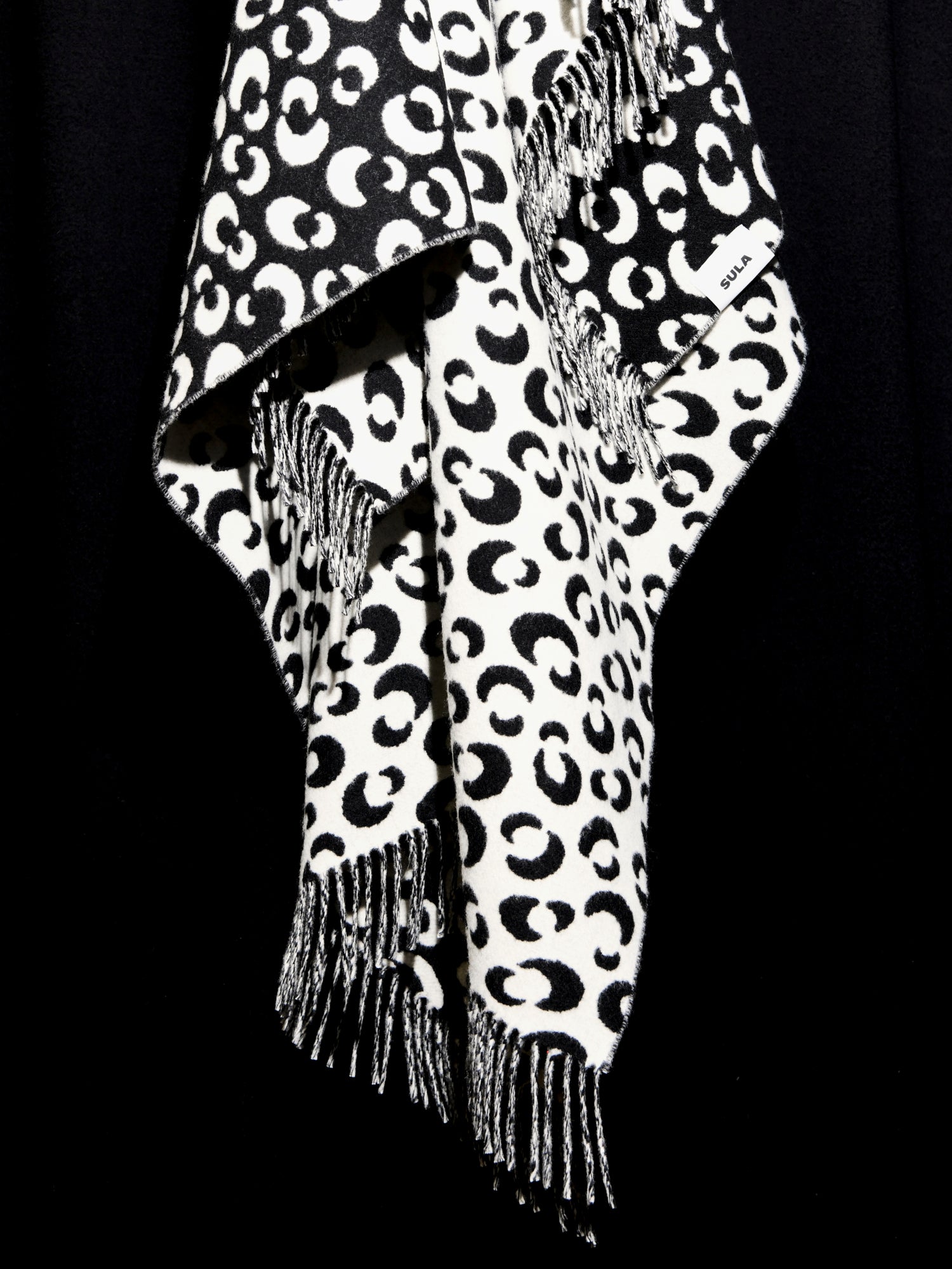 Blanket Animalia Black and White