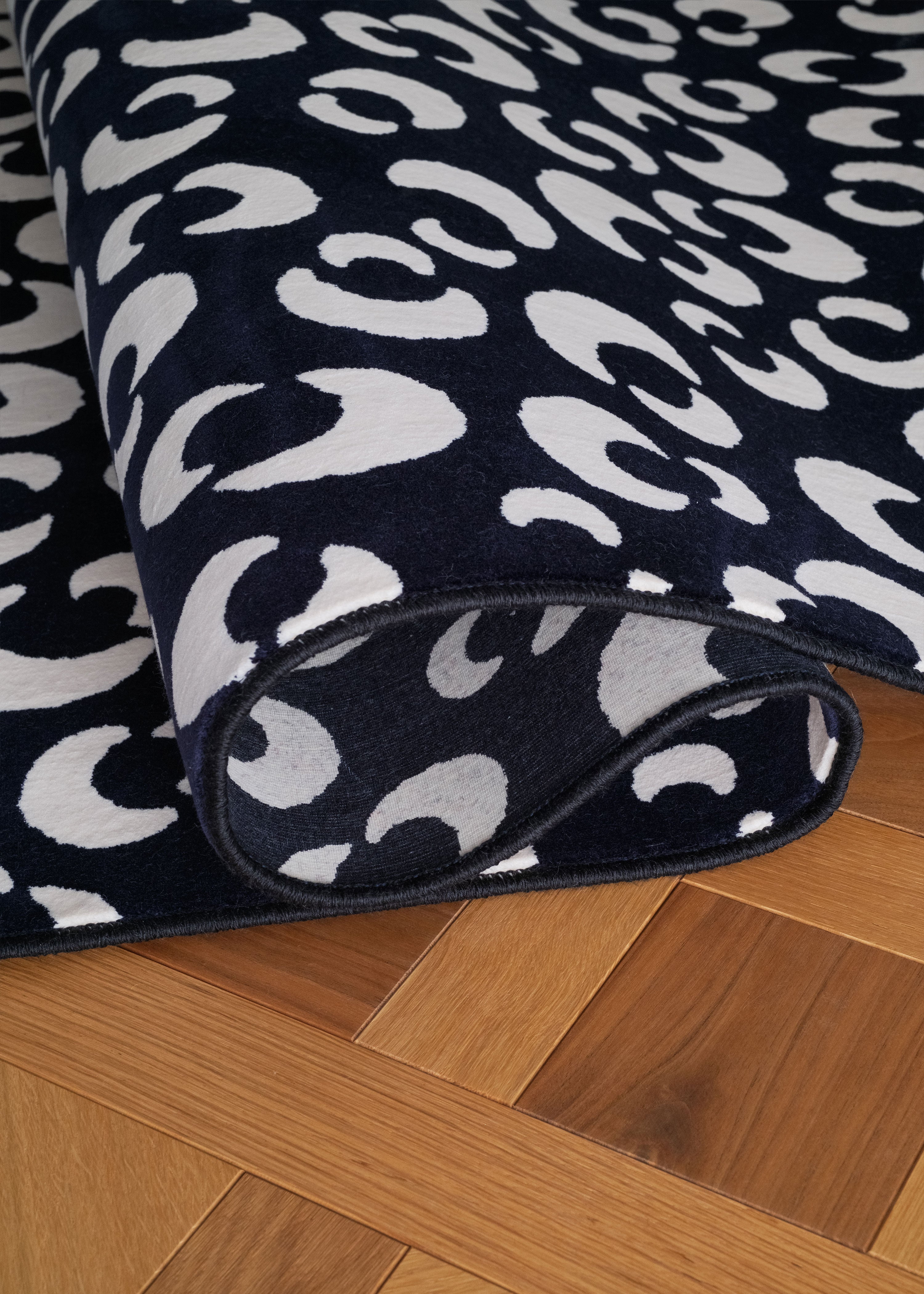 Rug Animalia Black & White Maxi Spots