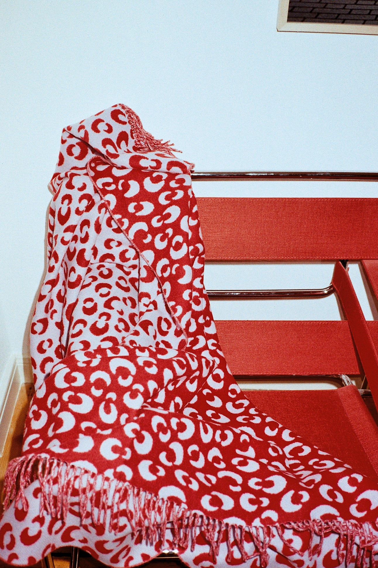 Blanket Animalia Blue and Red