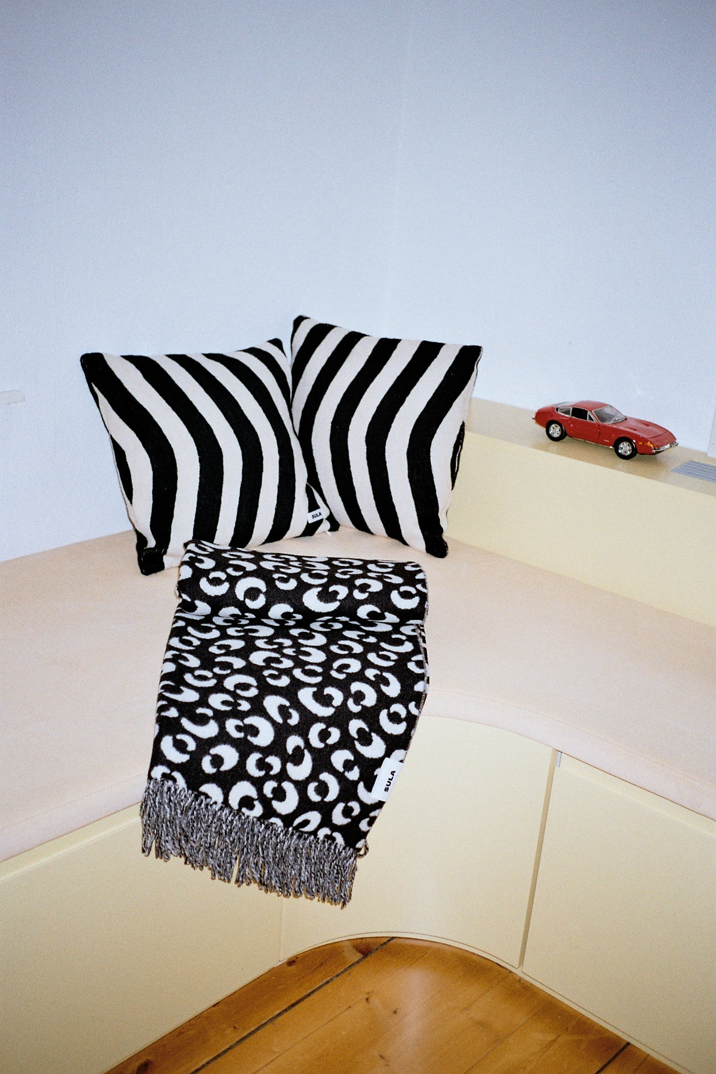 Blanket Animalia Black and White